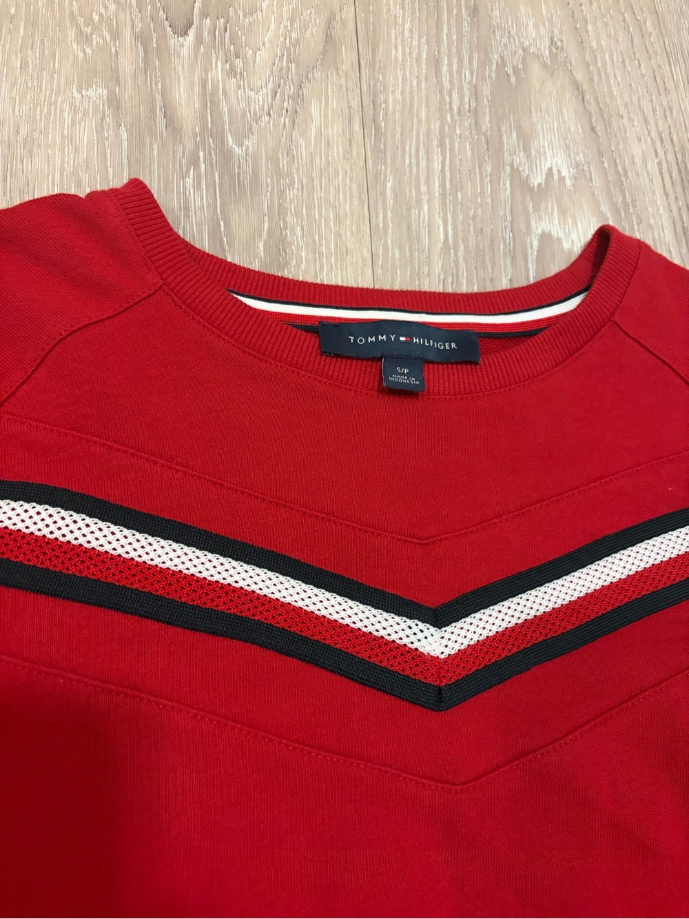 Tommy Hilfiger Red Retro Chevron Sweatshirt Size Small - Picture 4 of 5
